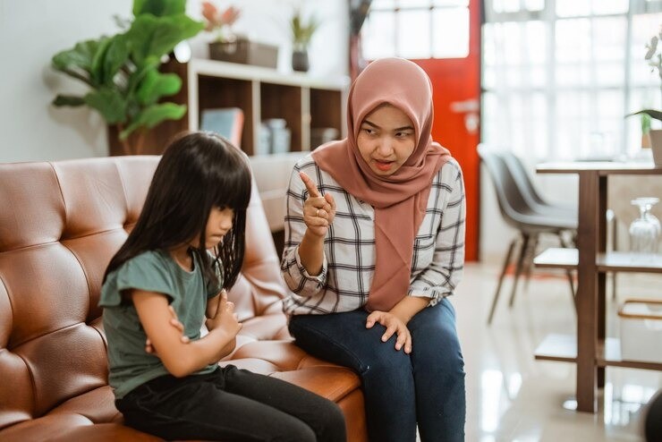 anak berbohong, cara menghadapi anak bohong, parenting positif, komunikasi orang tua anak, membangun kejujuran anak, tips parenting anak jujur, alasan anak tidak jujur